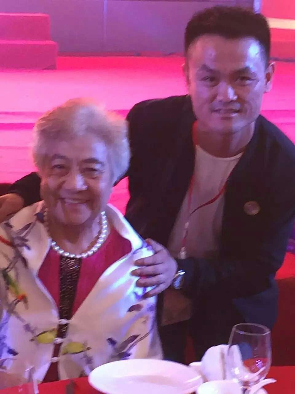 参加本次恳亲大会的原国务院副总理吴桂贤宗姐