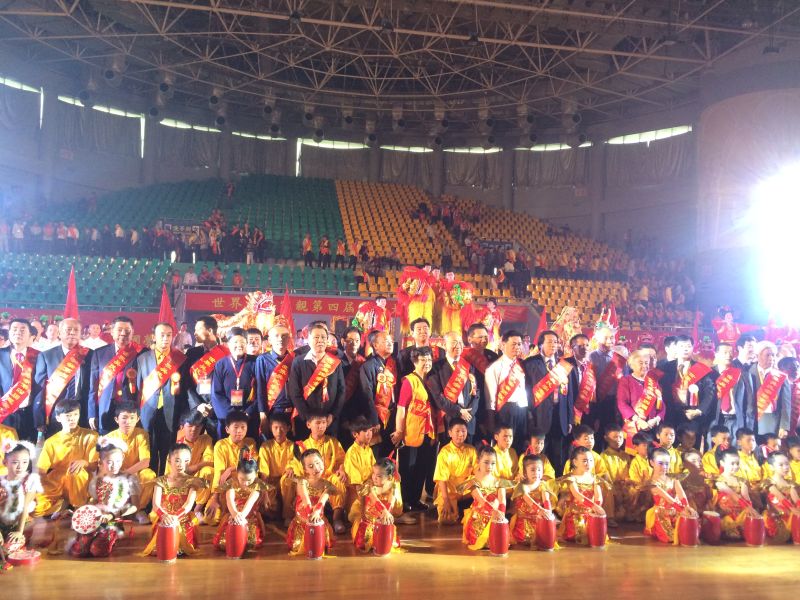 参加恳亲大会的代表团